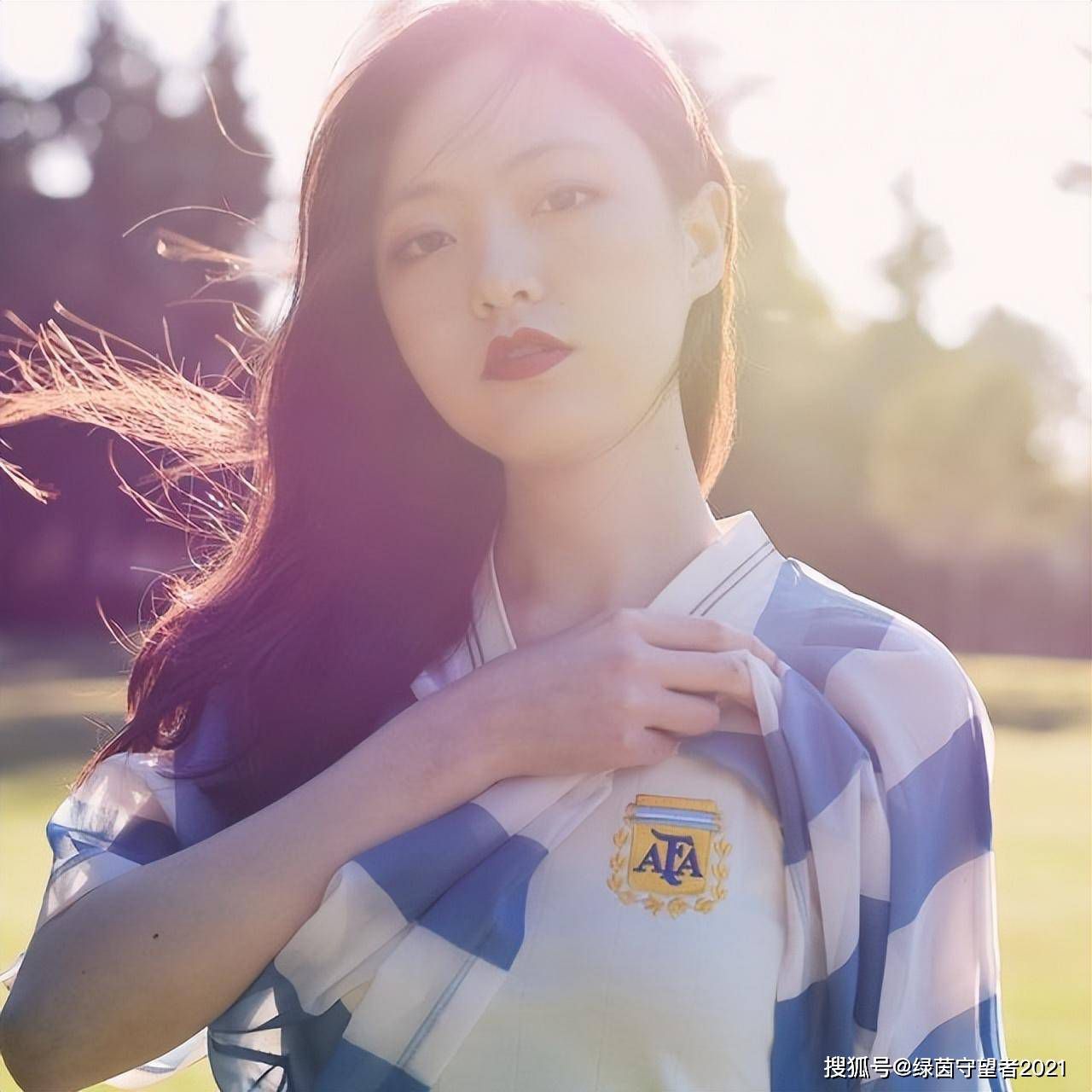 该报记者彼得·奥科埃尔戈索(PeterOcchiogrosso)写道，在我家的地下室里有一个属于我的工作台，以及试管等一整套东西。